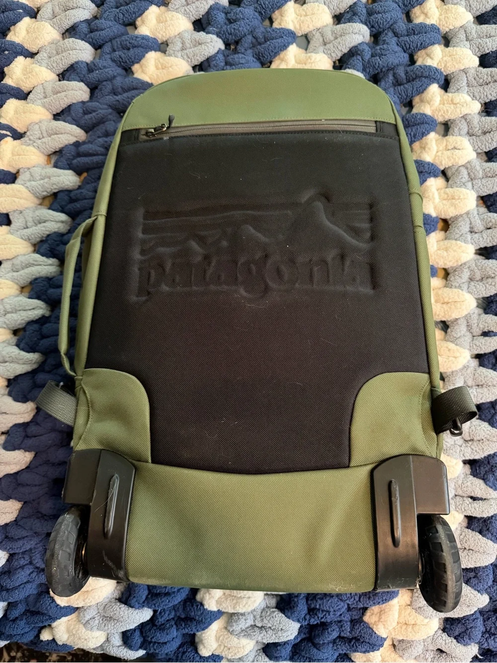 Patagonia Olive Green Men's Duffel with Front Zip Pocket